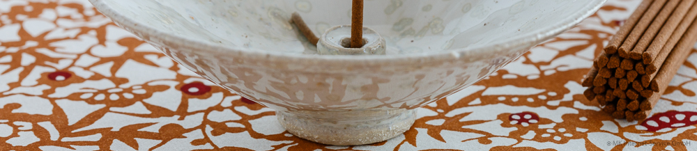 Japanische Halter für Räucherstäbchen, Räucherkegel, Räucherspiralen